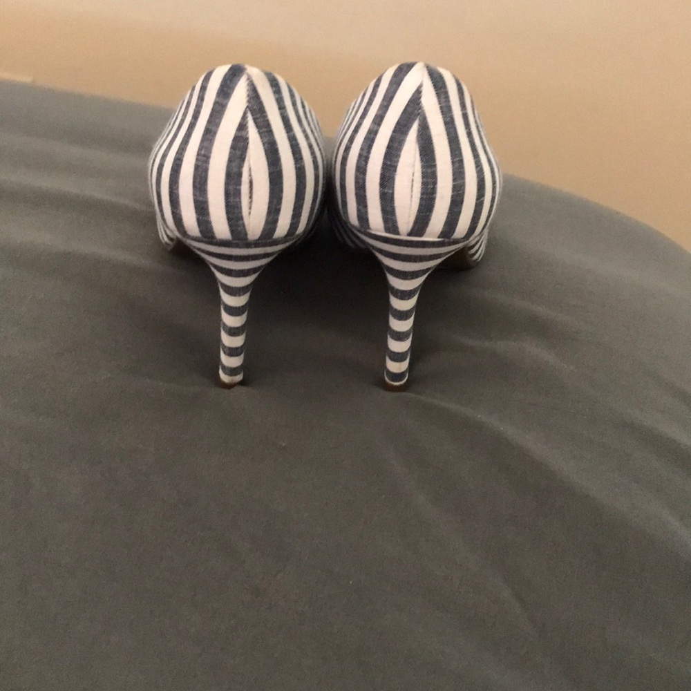 Shoes - Picture 4 of 6